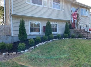 68 Mercury Ave, East Patchogue, NY 11772