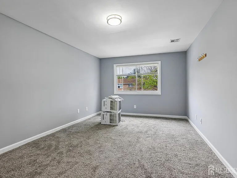396 College Dr — Photo 14