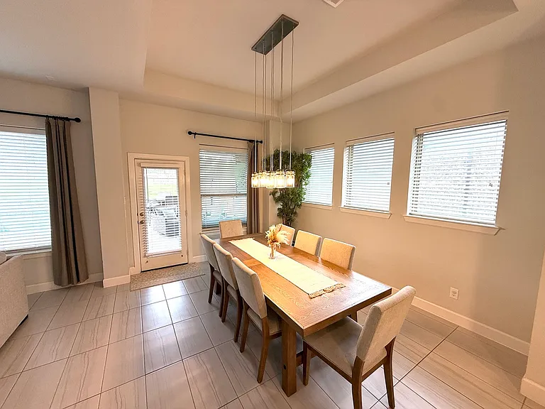 1044 Myers Park Trl — Photo 5