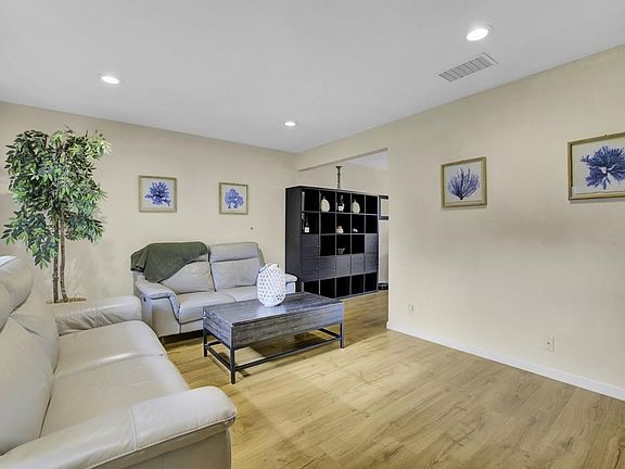 4th image of 419 Velasco Dr