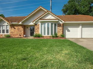 2833 Summerdale Dr, Hurst, TX 76054