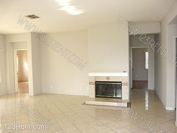 4th image of 44036 Parkview Ln