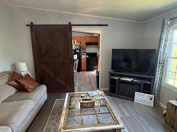 4th image of 1228 Spring Valley Rd