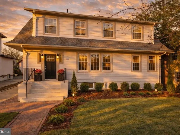 3805 Thornapple St, Chevy Chase, MD 20815