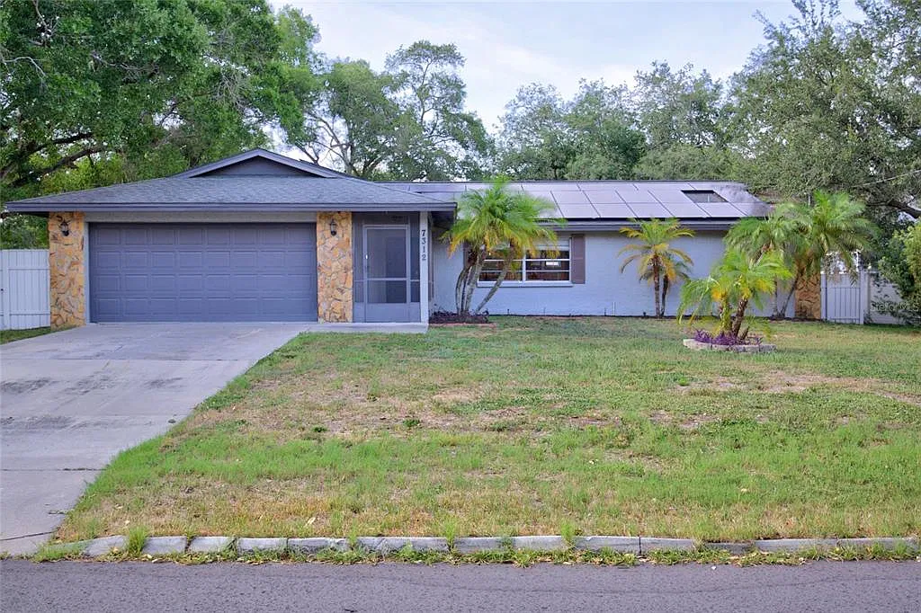 3 bed, 2.0 bath, 1592 sqft, $3,800 — Photo 3
