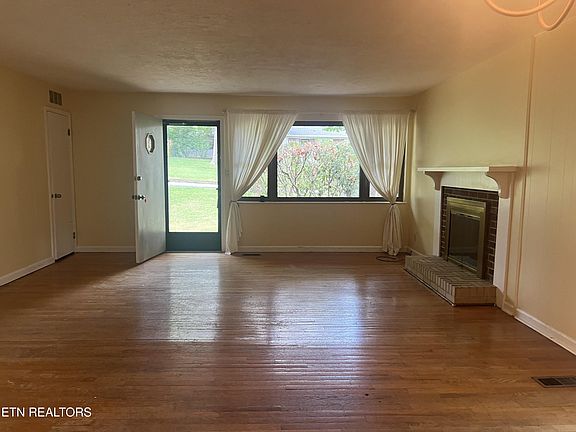 4th image of 108 Hickory Dr