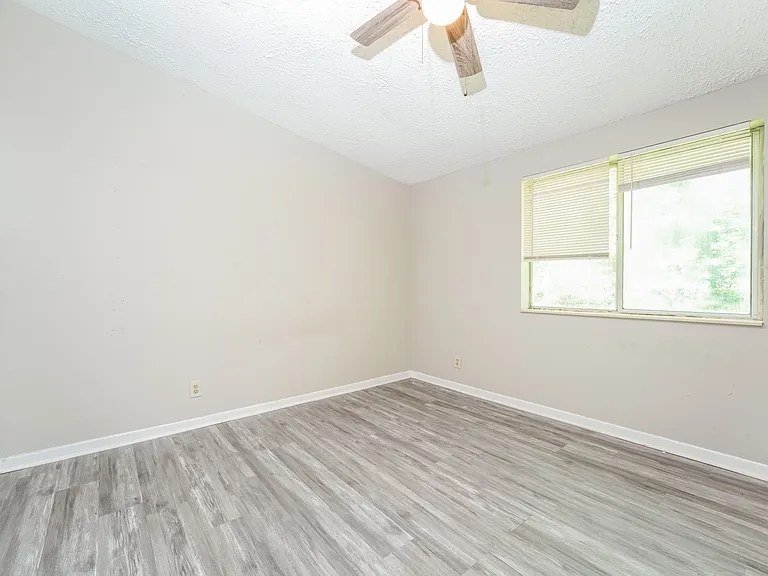 4275 Bradley Dr — Photo 7