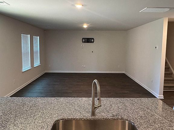 3rd image of 202 Hidden Hills Ln