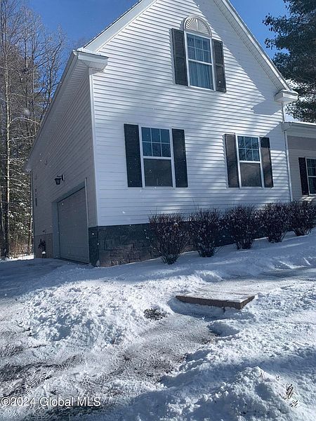 2nd image of 14 Tom Sawyer Dr