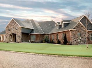 211 N Riverside Dr, Moore, OK 73160