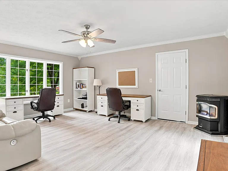 111 Launchris Dr — Photo 38