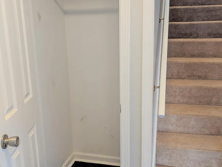 910 W Hill St — Photo 27