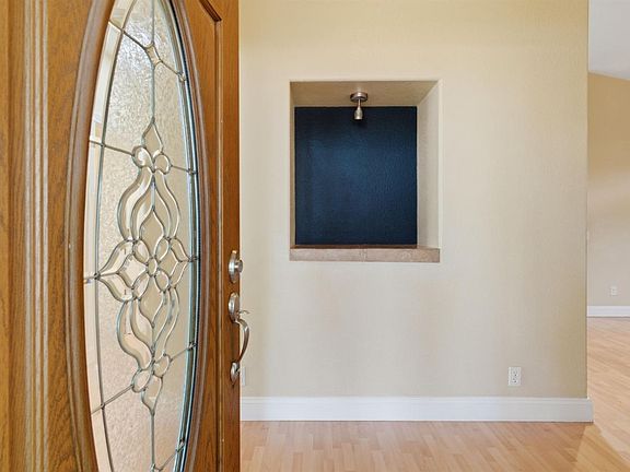 4th image of 520 W 9th St
