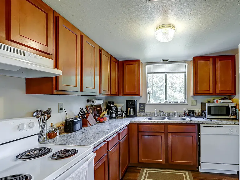Aspen Meadows — Photo 6