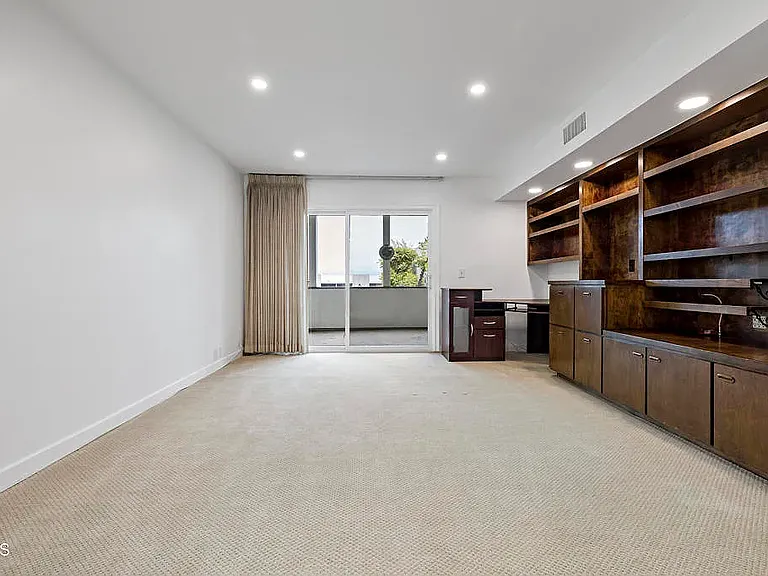 190 Arroyo Ter #203 — Photo 2