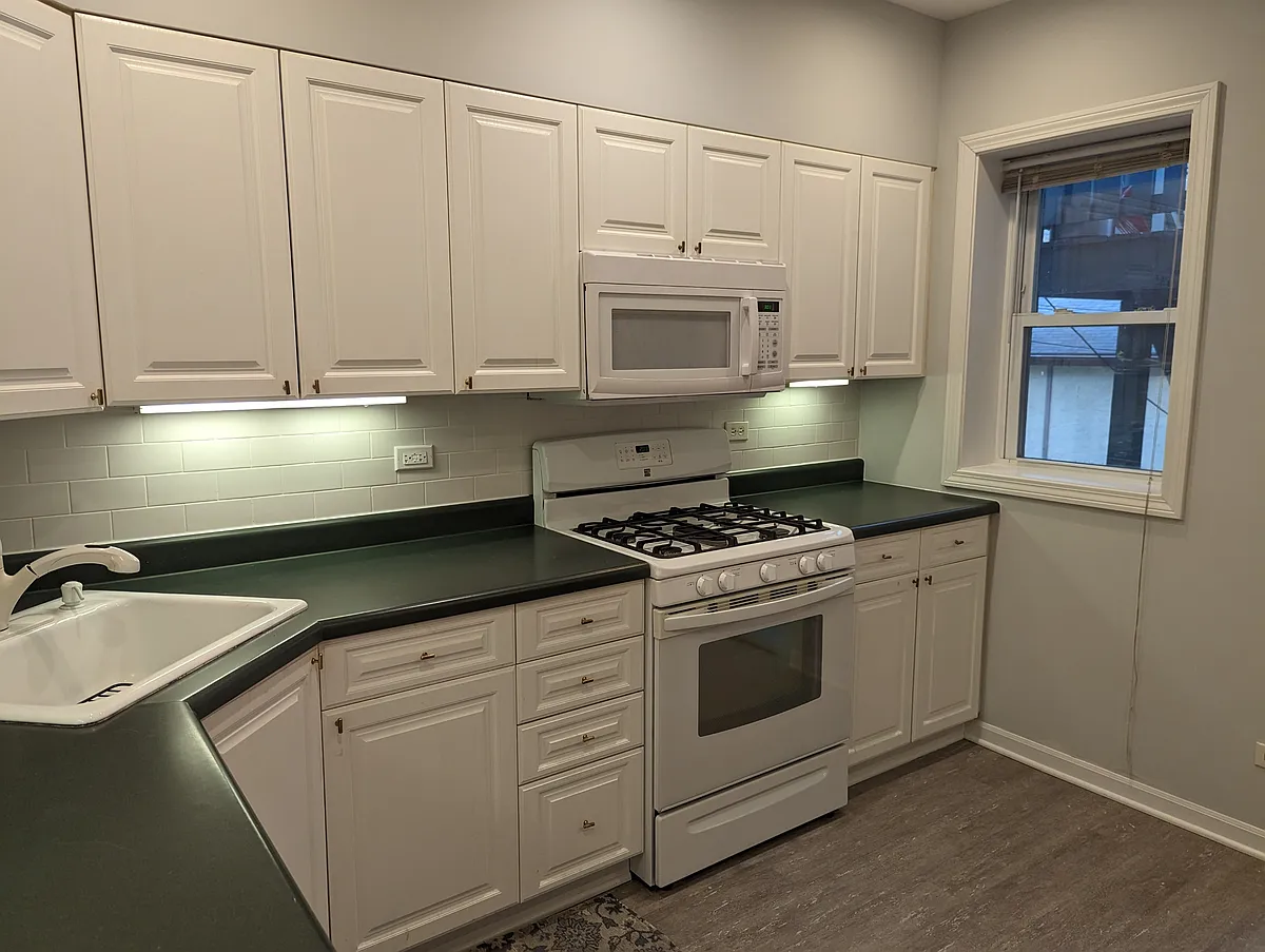 Building Photo - 5650 N Spaulding Ave #2