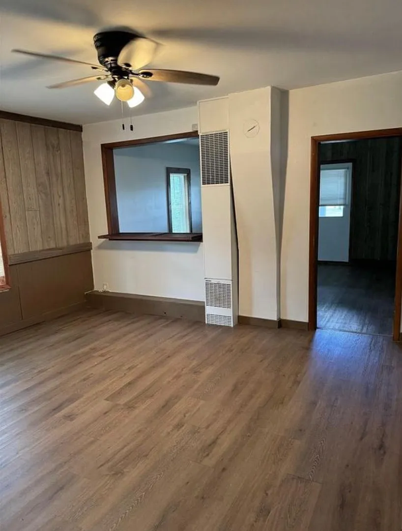 Unit Photo - 409 Cedar St