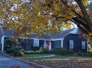 49 Stirling Ct, Metuchen, NJ