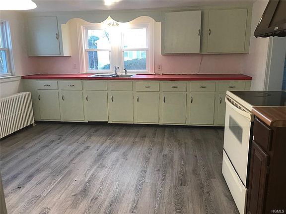 4th image of 806 Violet Ave