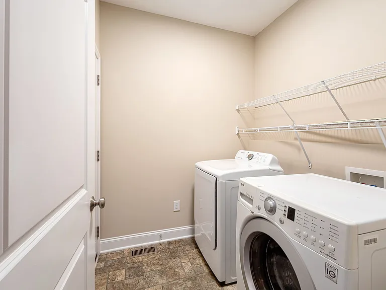 1104 Balmoral Dr #1 — Photo 16