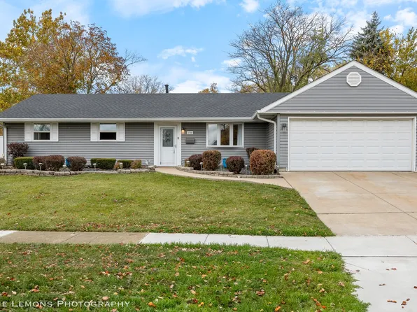 2748 Crabtree Ave, Woodridge, IL 60517