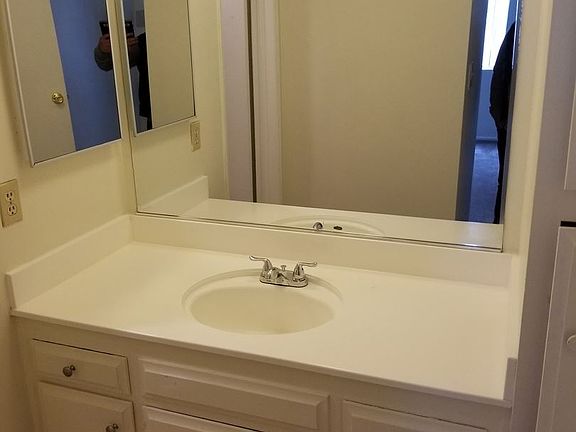 3rd image of 3850 Redondo Beach Blvd APT 04