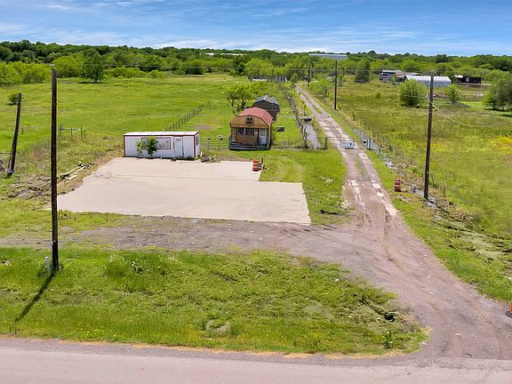 3rd image of 15457 State Highway 205