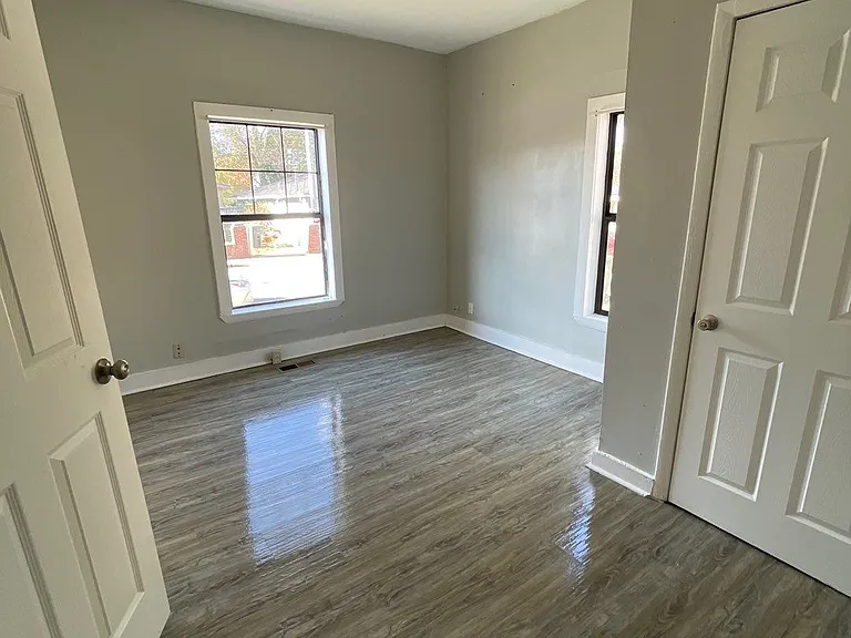 412 N Hawthorne St — Photo 7