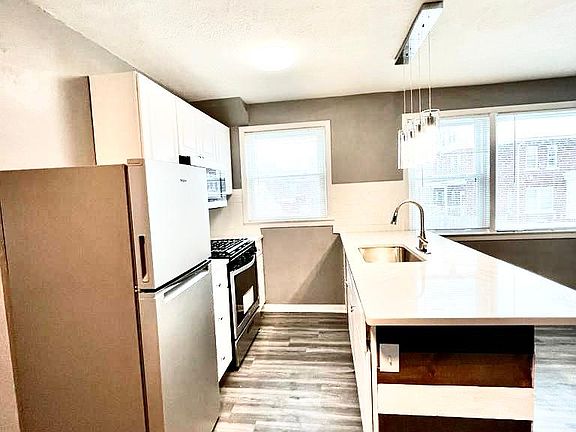 4th image of 1276 Cove Ave #8