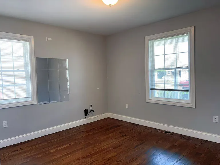 578 Albert St — Photo 7