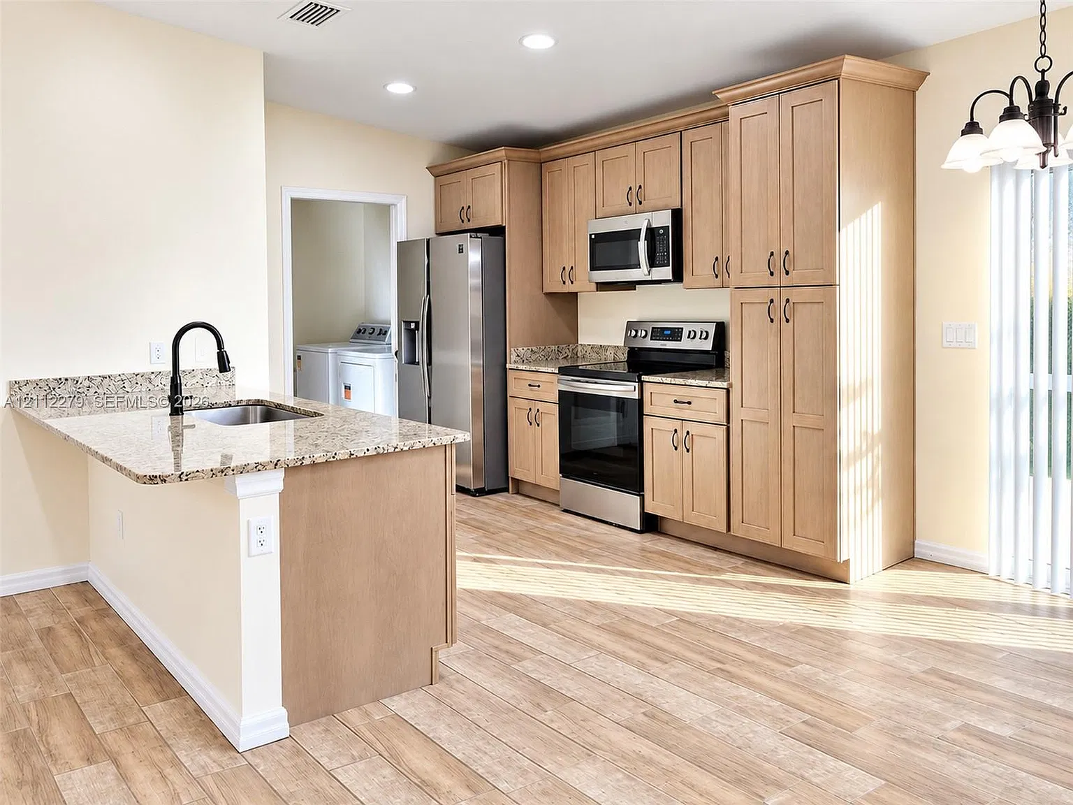 3 bed, 2.0 bath, 1215 sqft, $1,750 — Photo 2