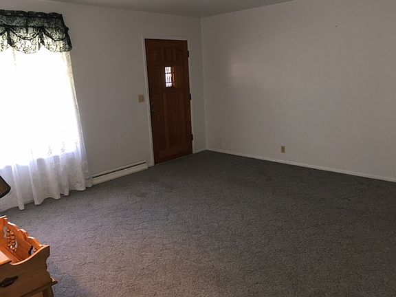 2nd image of 5 Willow Ln