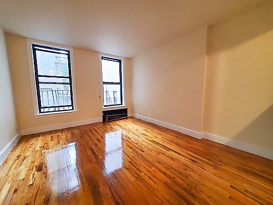 4th image of 49 Saint Nicholas Ave APT 2D