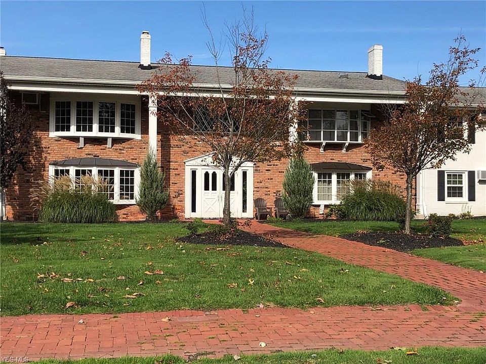 1st image of 5 Meadowlawn Dr Unit 2