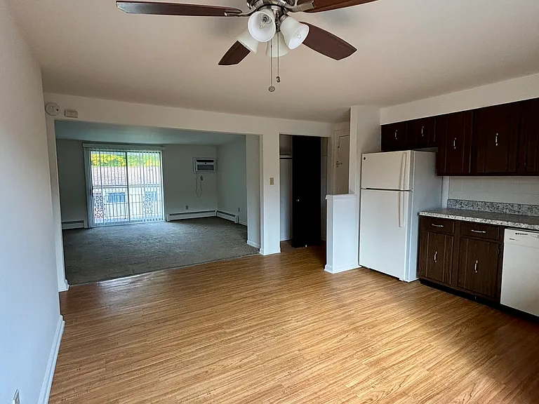 Losson Garden Apartments — Photo 2