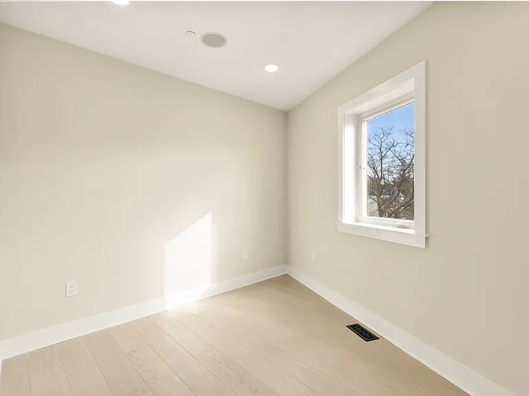 2305 Nicholson SE #100 — Photo 15
