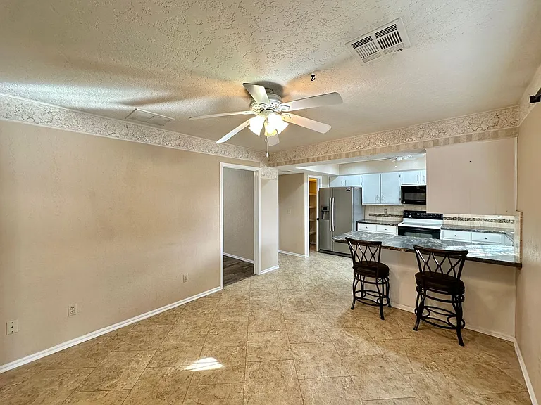 1103 NW Willow Pl — Photo 7