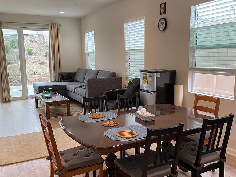 1046 Crestline Rd — Photo 2