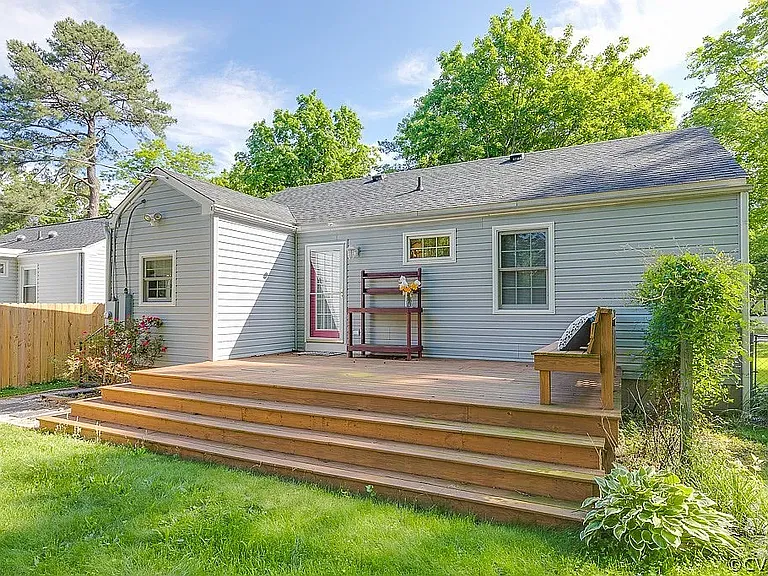 6411 Kensington Ave — Photo 11