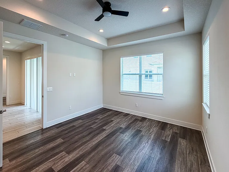 2065 Paragon Cir W — Photo 7