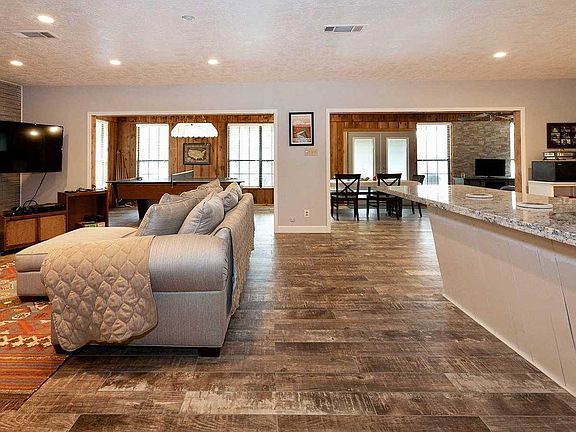 5th image of 818 Sherwood Forest Dr