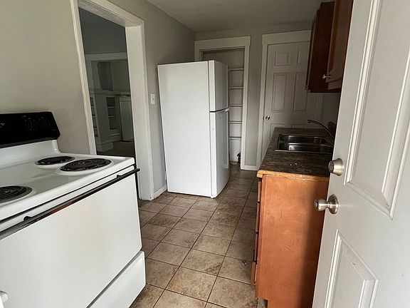 4th image of 1087-1097 Stanley Ave #1093