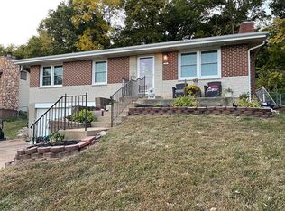 67 W Lakewood Dr, Fenton, MO 63026