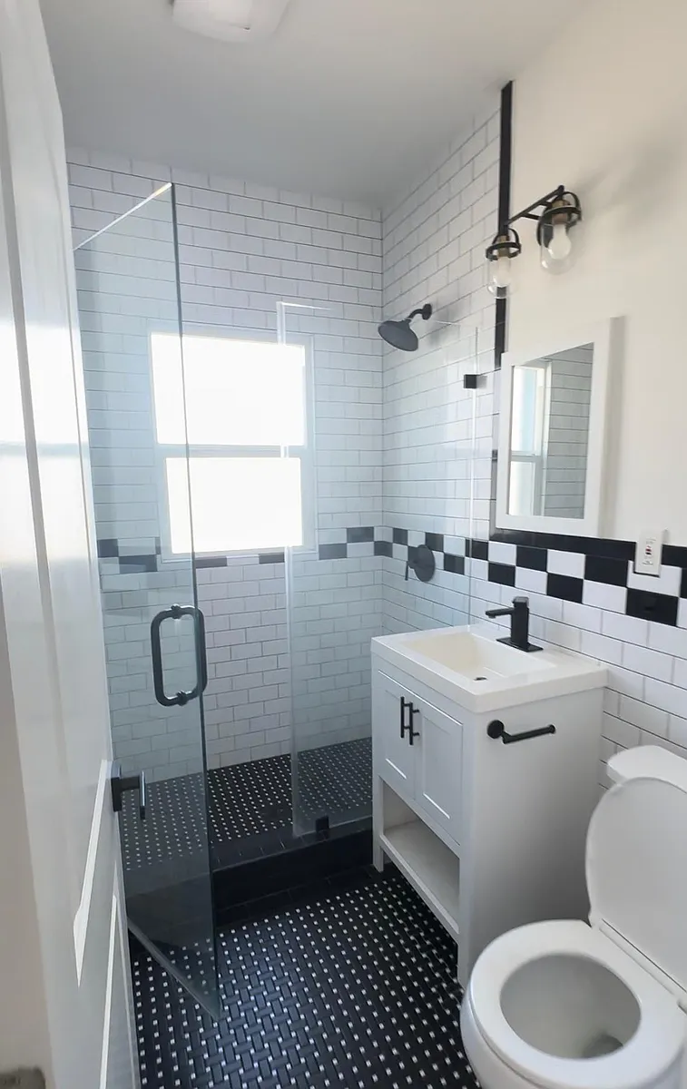 Building Photo - 7350 Beverly Blvd #2