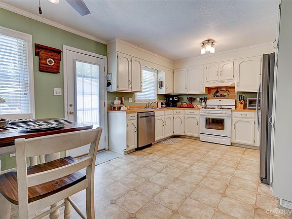 5th image of 4733 Country Meadows Dr