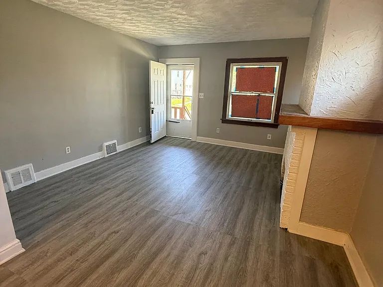 5553 Grasmere Ave — Photo 1