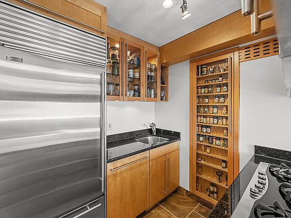 5th image of 300 Rector Pl APT 8B