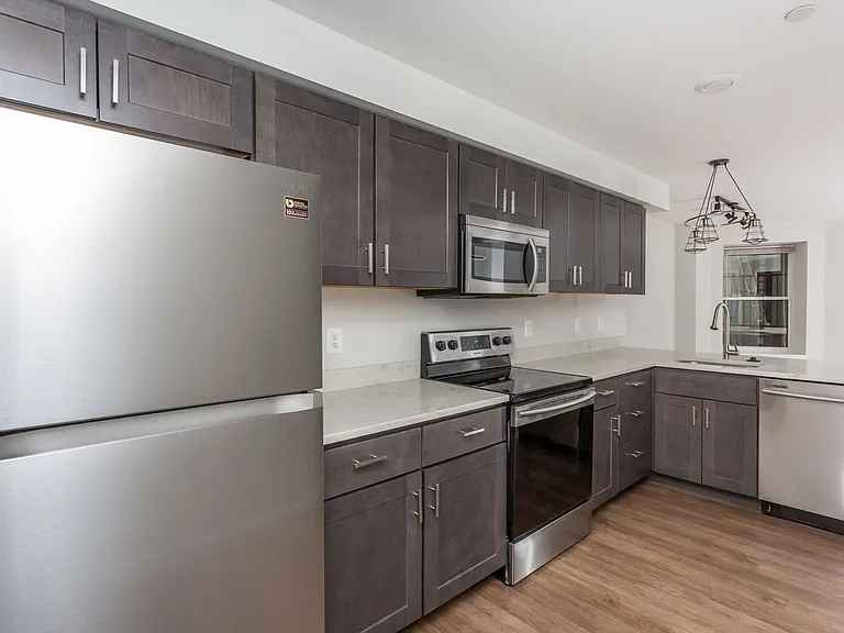 815 Park Ave — Photo 33