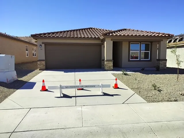 2340 Tapatio Dr — Photo 3