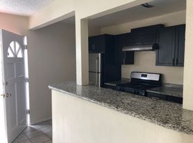 Beautiful Studio apartment in the heart of Pacific Beach!, 2 beds 1.0 baths (800 sqft)